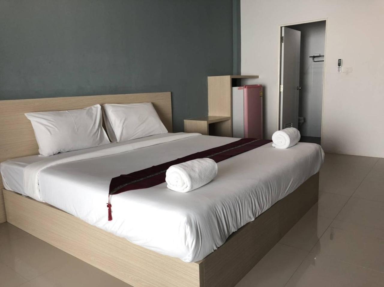 Khao Oat Airport Hotel Nai Yang-stranden Eksteriør billede